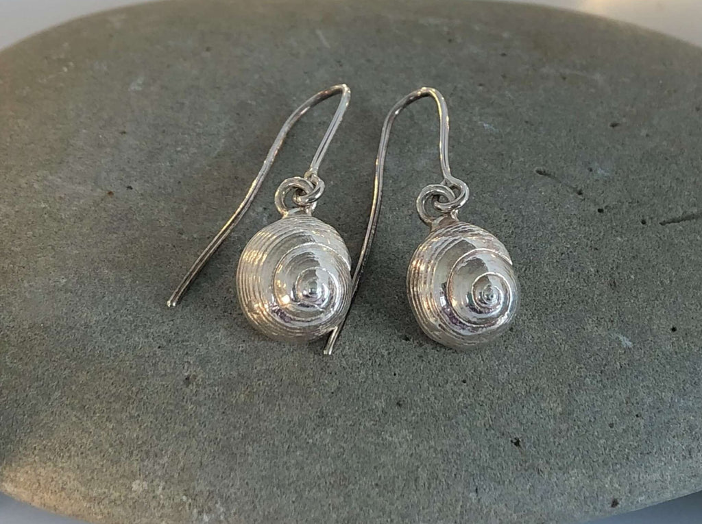 Shell hanging earrings
