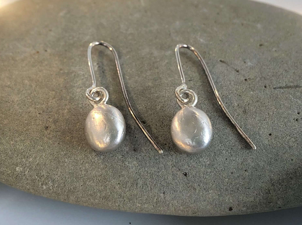 Small pebble hanging earrings