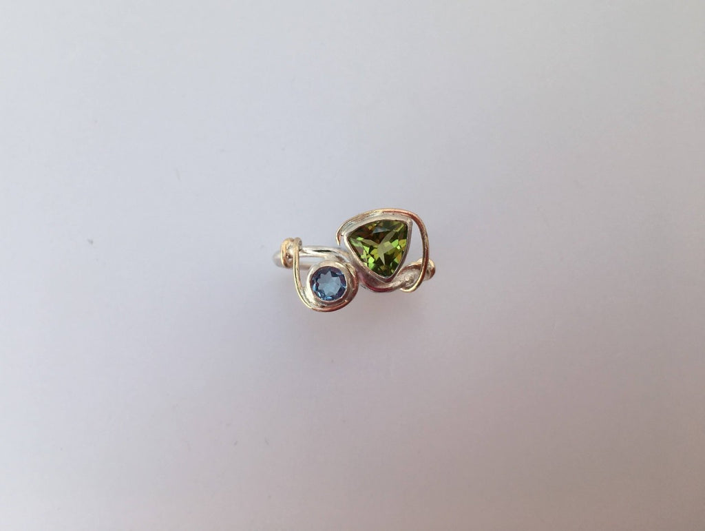 Peridot and blue topaz ring